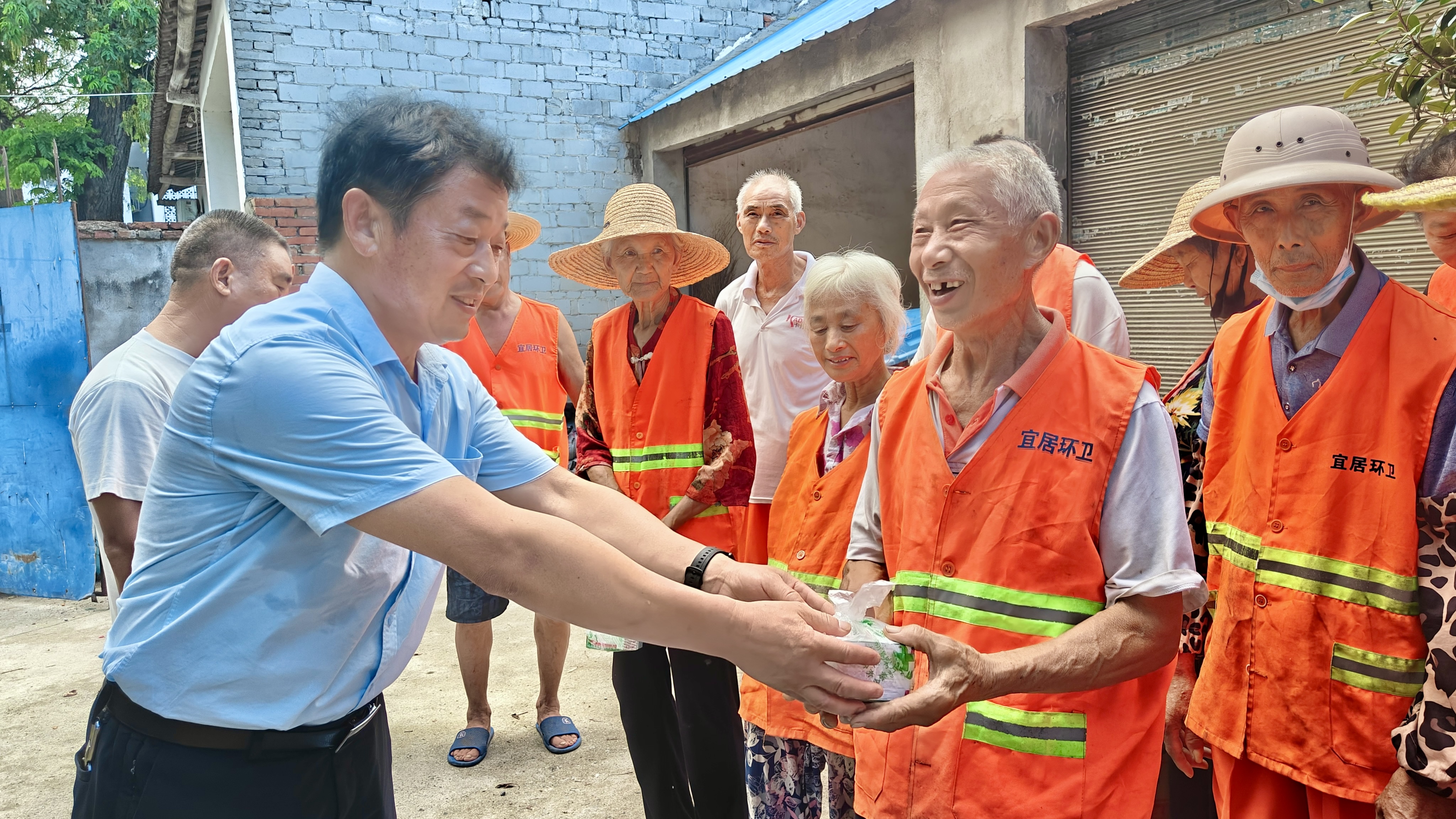 清涼物資送一線 防暑降溫保安康